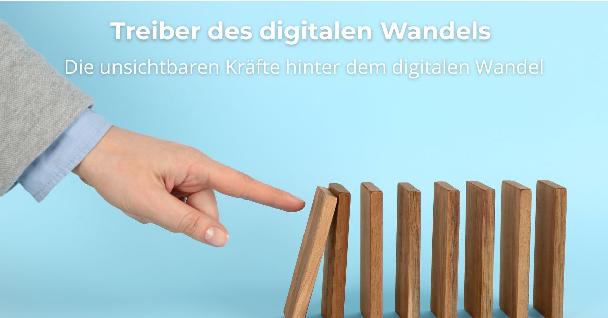Hand stößt Dominostein an – Symbol für digitale Auslöser und treibende Kräfte im digitalen Wandel